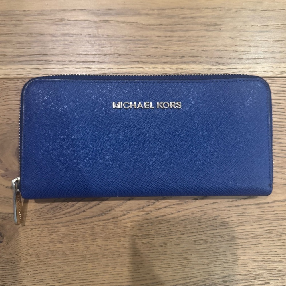 Michael Kors Wallet ✨great condition✨